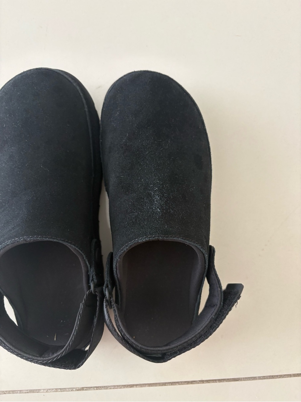 UGG Clogs - Picture 2 of 9